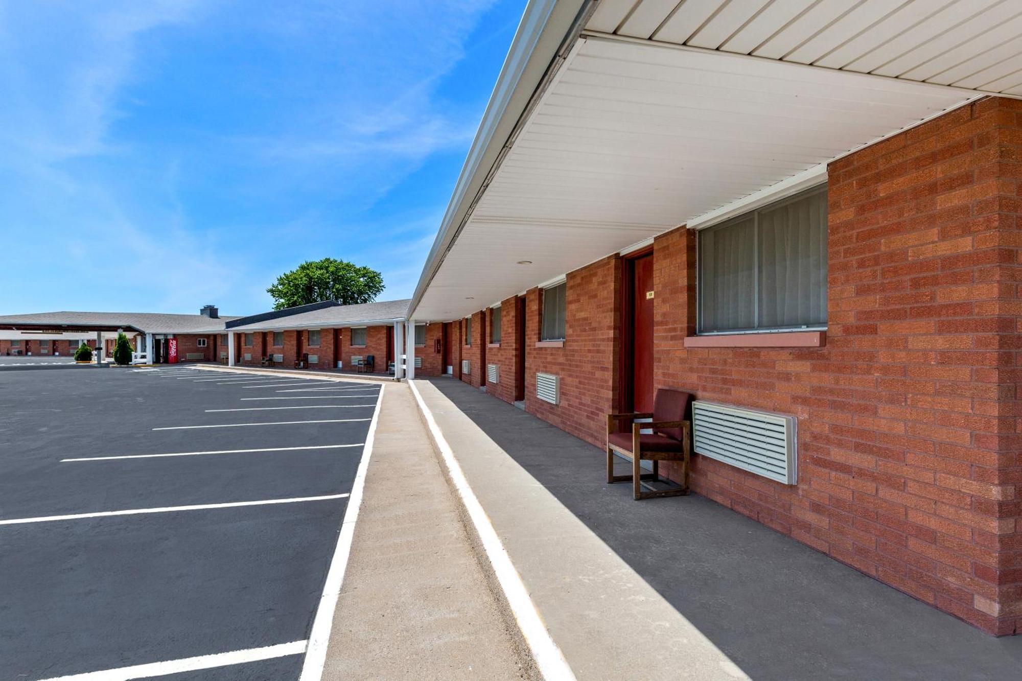 Americas Best Value Inn Belleville Exterior photo